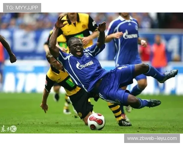 鲁尔德比再燃战火，多特鏖战沙尔克